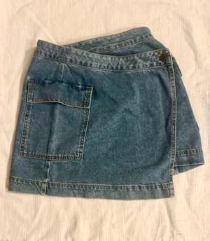 Blue Rain by Francesca’s Denim Mini Skirt
High Waist A-Line Casual Blue Jean Ski